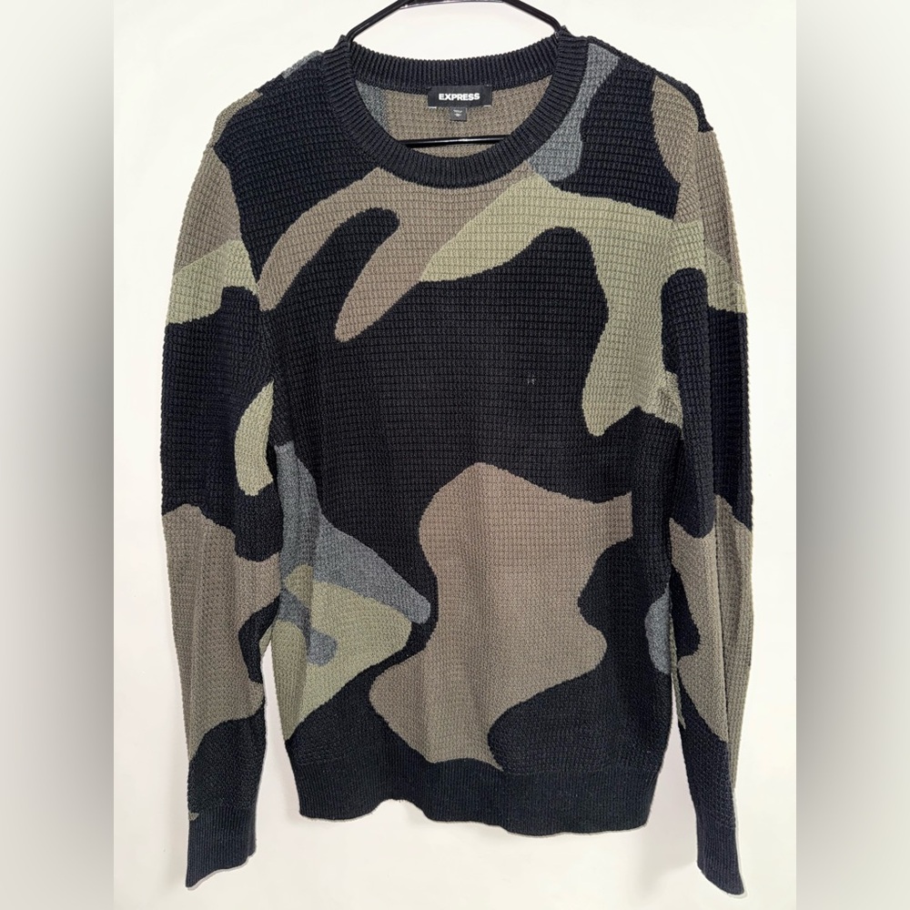 Express Men’s Green Camo Sweater Size Medium